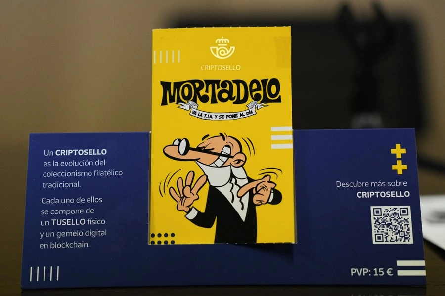 Fotografía de la presentación del criptosello de Mortadelo.